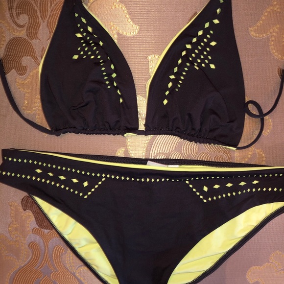 LOVELY L Space bikini set! Top is S & bottom L 😍 - Picture 6 of 6